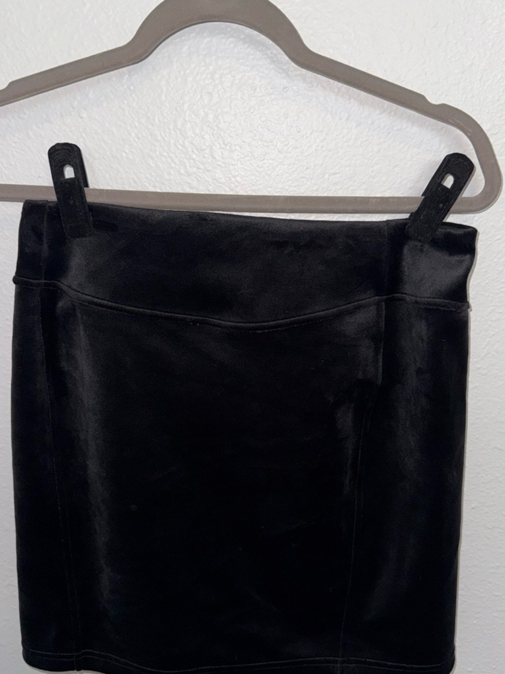 Lululemon Black velvet Mini Skirt - Picture 2 of 2